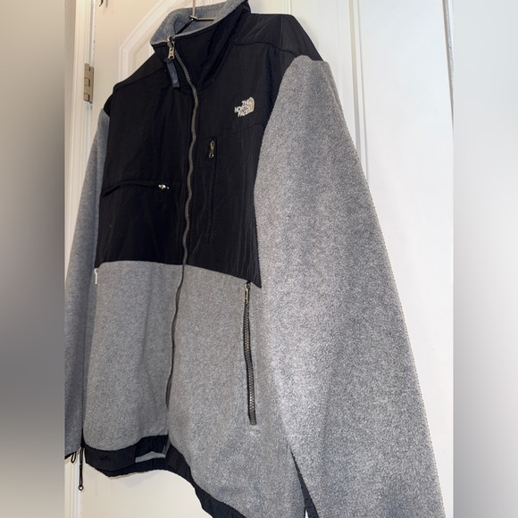 The North Face Men's Black and Gray Performance Jacket - Picture 14 of 15